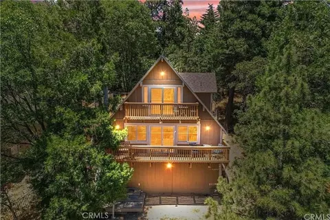 334 Weisshorn Dr, Crestline, CA 92325