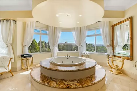 Bath - 7231 Brandon Ct, Riverside, CA 92506 photo 7 of 12