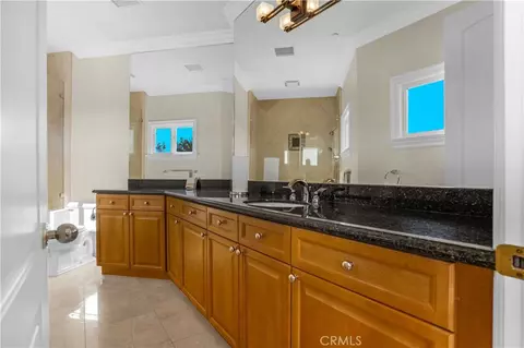 Bath - 7231 Brandon Ct, Riverside, CA 92506 photo 9 of 12