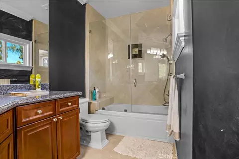 Bath - 7231 Brandon Ct, Riverside, CA 92506 photo 12 of 12