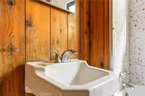 Bath - 53745 Toll Gate Rd, Idyllwild, CA 92549 photo 2 of 2
