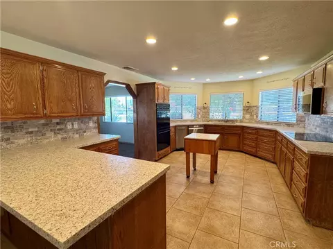 Kitchen - 41565 Thornton, Hemet, CA 92544 photo 2 of 4
