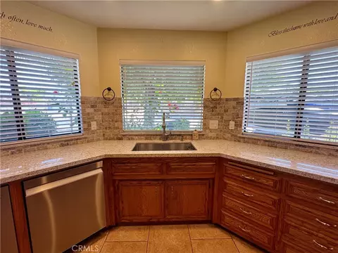 Kitchen - 41565 Thornton, Hemet, CA 92544 photo 4 of 4