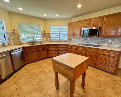 Kitchen - 41565 Thornton, Hemet, CA 92544 photo 3 of 4