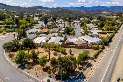 View/Area - 33552 Windmill, Wildomar, CA 92595 photo 2 of 17