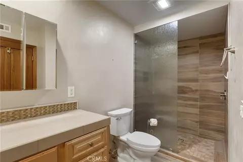 Bath - 38501 Oaktree Loop, Murrieta, CA 92562 photo 3 of 6