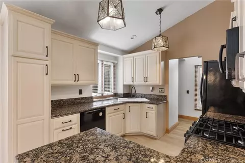 Kitchen - 38501 Oaktree Loop, Murrieta, CA 92562 photo 2 of 2