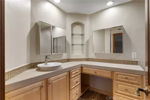 Bath - 38501 Oaktree Loop, Murrieta, CA 92562 photo 1 of 6