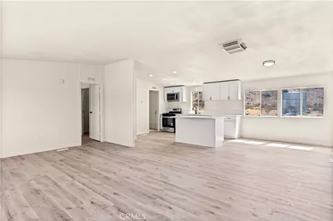 15720 Chicago, Apple Valley, CA 92307 photo 4