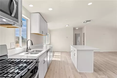 15720 Chicago, Apple Valley, CA 92307 photo 12