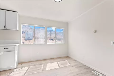 15720 Chicago, Apple Valley, CA 92307 photo 9