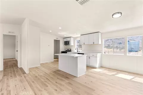 15720 Chicago, Apple Valley, CA 92307 photo 8