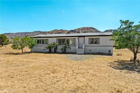 15720 Chicago, Apple Valley, CA 92307 photo 2