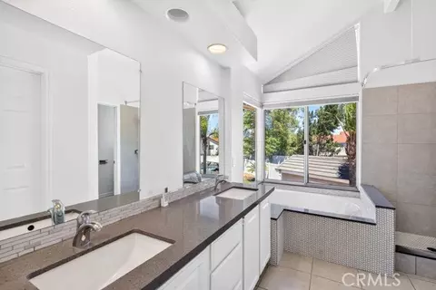 Bath - 30946 Shaba Cir, Temecula, CA 92592 photo 4 of 5