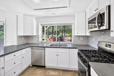 Kitchen - 30946 Shaba Cir, Temecula, CA 92592 photo 2 of 2