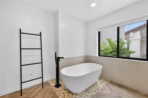 Bath - 2466 Haas, Escondido, CA 92025 photo 4 of 11