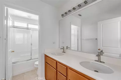 Bath - 29001 Savannah Dr, Temecula, CA 92591 photo 4 of 5