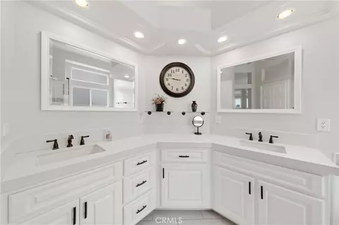 Bath - 1932 Pecan Tree St, Hemet, CA 92545 photo 1 of 3