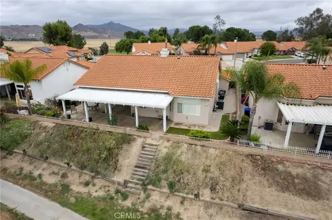 View/Area - 1932 Pecan Tree St, Hemet, CA 92545 photo 3 of 7