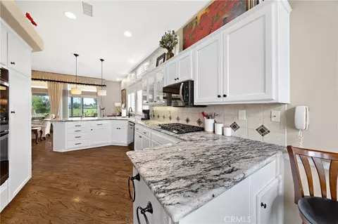 Kitchen - 1932 Pecan Tree St, Hemet, CA 92545 photo 4 of 5