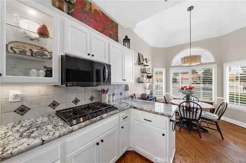 Kitchen - 1932 Pecan Tree St, Hemet, CA 92545 photo 2 of 5
