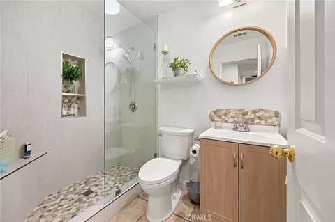 Bath - 33433 Emerson Way #B, Temecula, CA 92592 photo 1 of 4