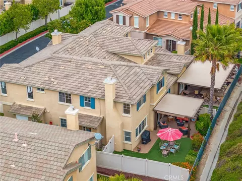 View/Area - 33433 Emerson Way #B, Temecula, CA 92592 photo 6 of 8