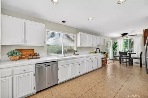 Kitchen - 32046 Corte Montoya, Temecula, CA 92592 photo 2 of 4