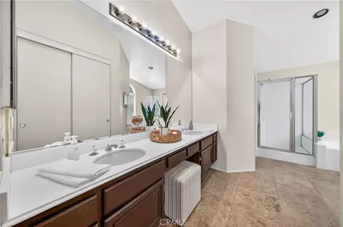 Bath - 32046 Corte Montoya, Temecula, CA 92592 photo 3 of 5