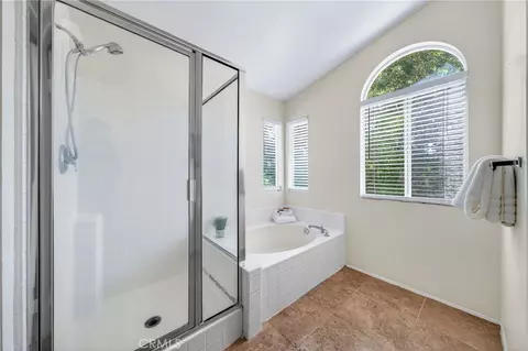 Bath - 32046 Corte Montoya, Temecula, CA 92592 photo 4 of 5