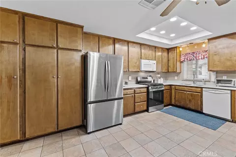 Kitchen - 2761 Redlands, Perris, CA 92571 photo 3 of 7
