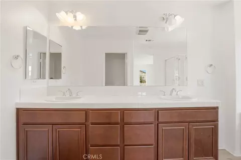 Bath - 31598 Six Rivers Ct, Temecula, CA 92592 photo 2 of 3