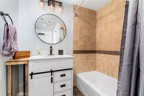 Bath - 42525 Calle Capistrano, Temecula, CA 92590 photo 1 of 4