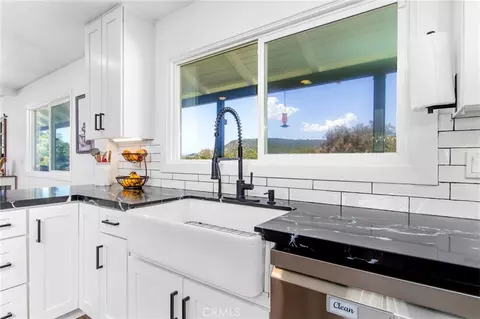 Kitchen - 42525 Calle Capistrano, Temecula, CA 92590 photo 4 of 6
