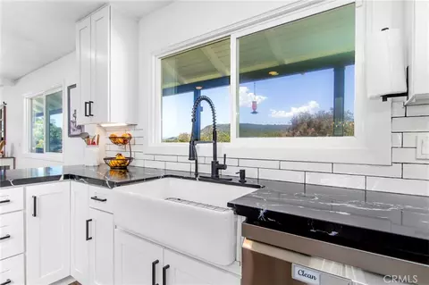 Kitchen - 42525 Calle Capistrano, Temecula, CA 92590 photo 4 of 6