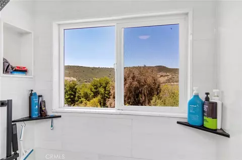 Bath - 42525 Calle Capistrano, Temecula, CA 92590 photo 3 of 4