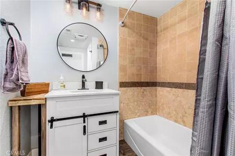 Bath - 42525 Calle Capistrano, Temecula, CA 92590 photo 1 of 3