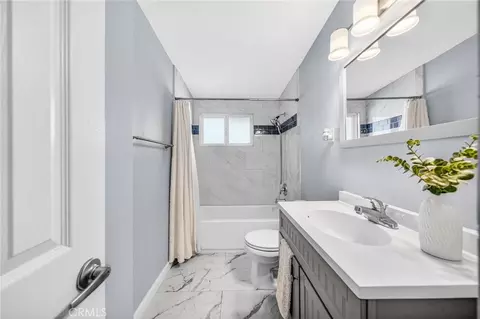 Bath - 3548 Everest Ave, Riverside, CA 92503 photo 1 of 6