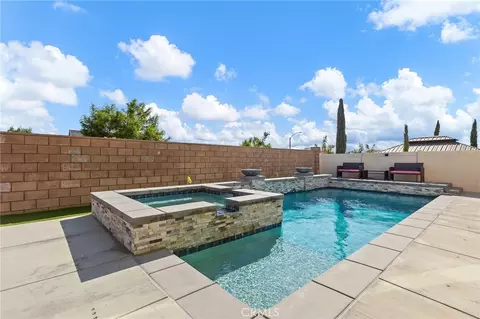 31409 Darlington Oak Dr, Winchester, CA 92596