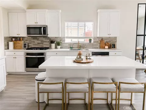 28437 Pinon Ct, Winchester, CA 92596