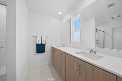 Bath - 35161 Grove, Fallbrook, CA 92028 photo 1 of 1