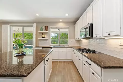 Kitchen - 45259 Helena Ct, Temecula, CA 92592 photo 2 of 5
