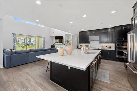 Kitchen - 39707 Larkspur Ter, Temecula, CA 92591 photo 4 of 5