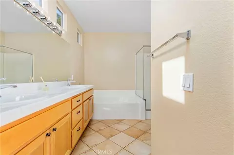 Bath - 28321 Hearthside, Menifee, CA 92584 photo 1 of 4