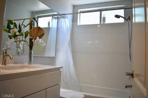 Bath - 3373 Vallejo St, Riverside, CA 92503 photo 3 of 3
