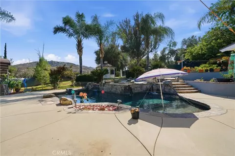 Exterior - 41215 Crest Dr, Hemet, CA 92544 photo 5 of 13