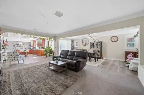 Living - 41215 Crest Dr, Hemet, CA 92544 photo 2 of 3