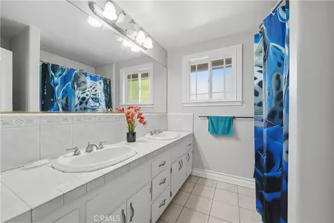 Bath - 41215 Crest Dr, Hemet, CA 92544 photo 4 of 4