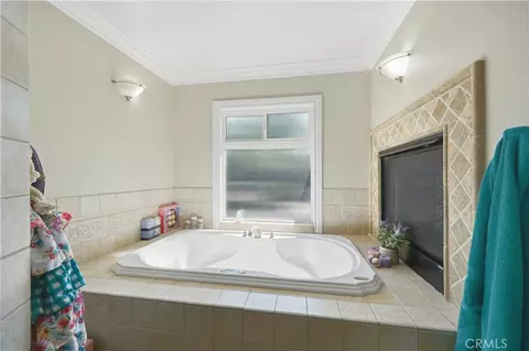 Bath - 41215 Crest Dr, Hemet, CA 92544 photo 3 of 4