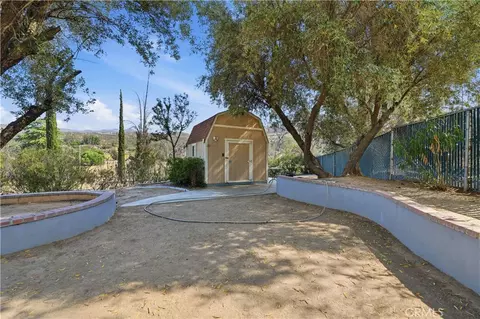 Exterior - 41215 Crest Dr, Hemet, CA 92544 photo 7 of 13